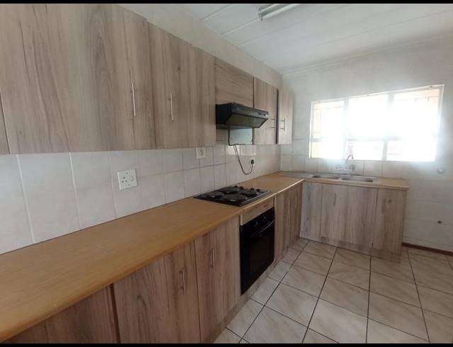 2 BEDROOM APARTMENT FOR SALE IN FLORIDA LAKE